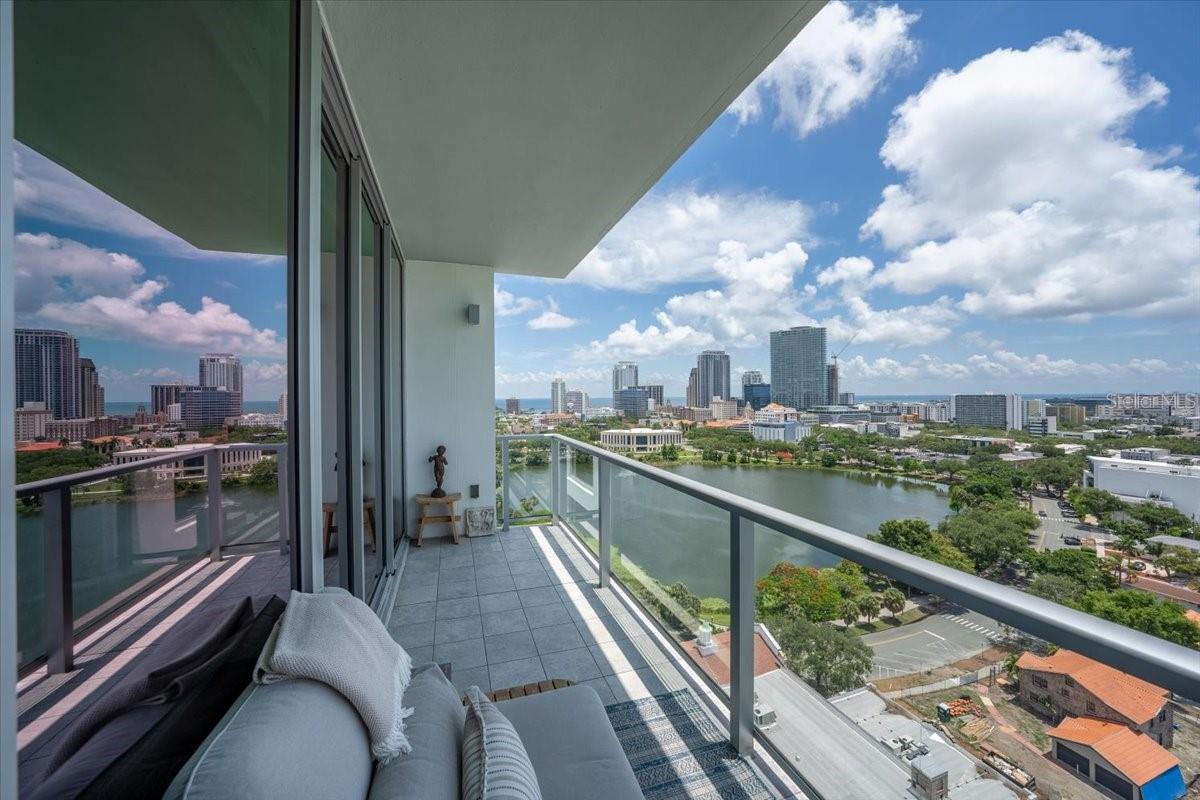 REFLECTION CONDO - Residential
