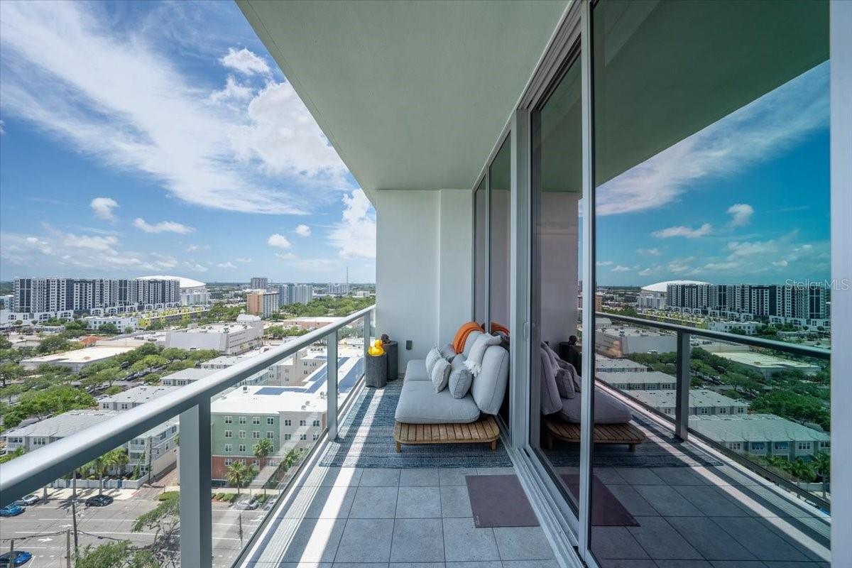 REFLECTION CONDO - Residential