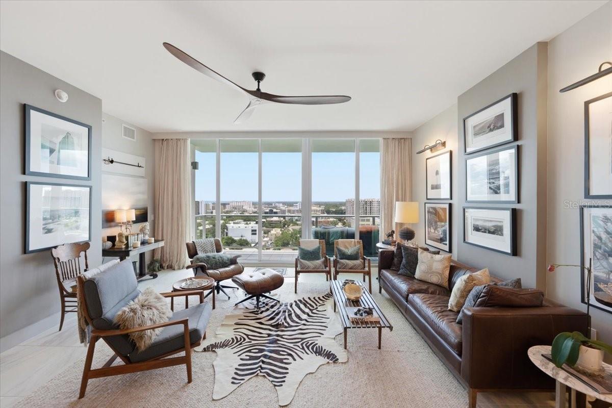 REFLECTION CONDO - Residential