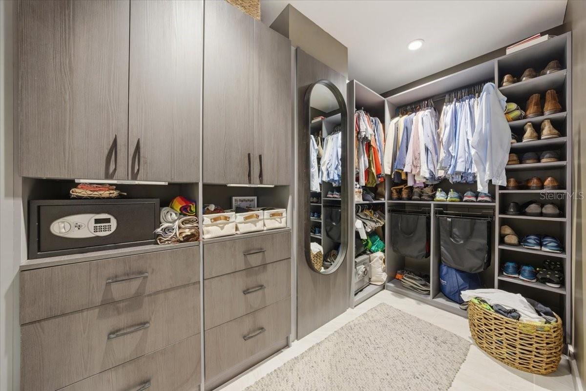 REFLECTION CONDO - Residential