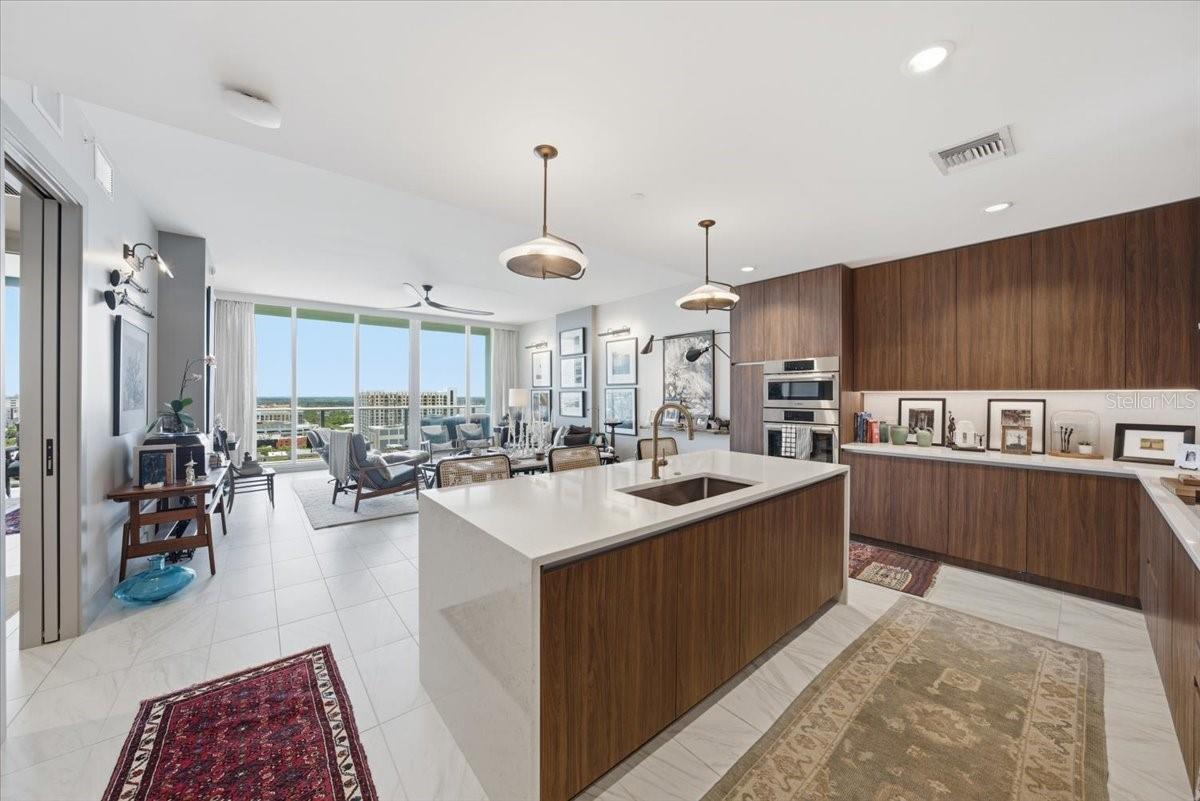 REFLECTION CONDO - Residential