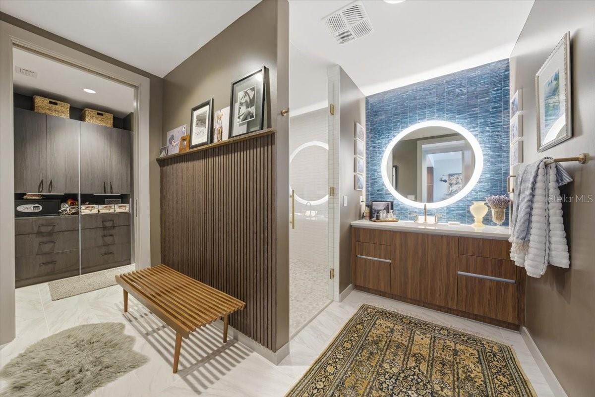REFLECTION CONDO - Residential