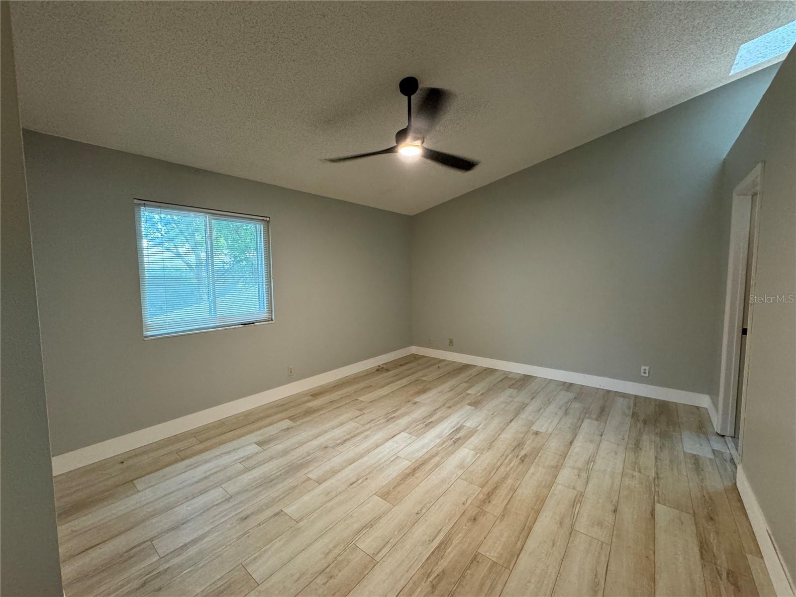 OAK HARBOUR SEC 3 A CONDO - Residential