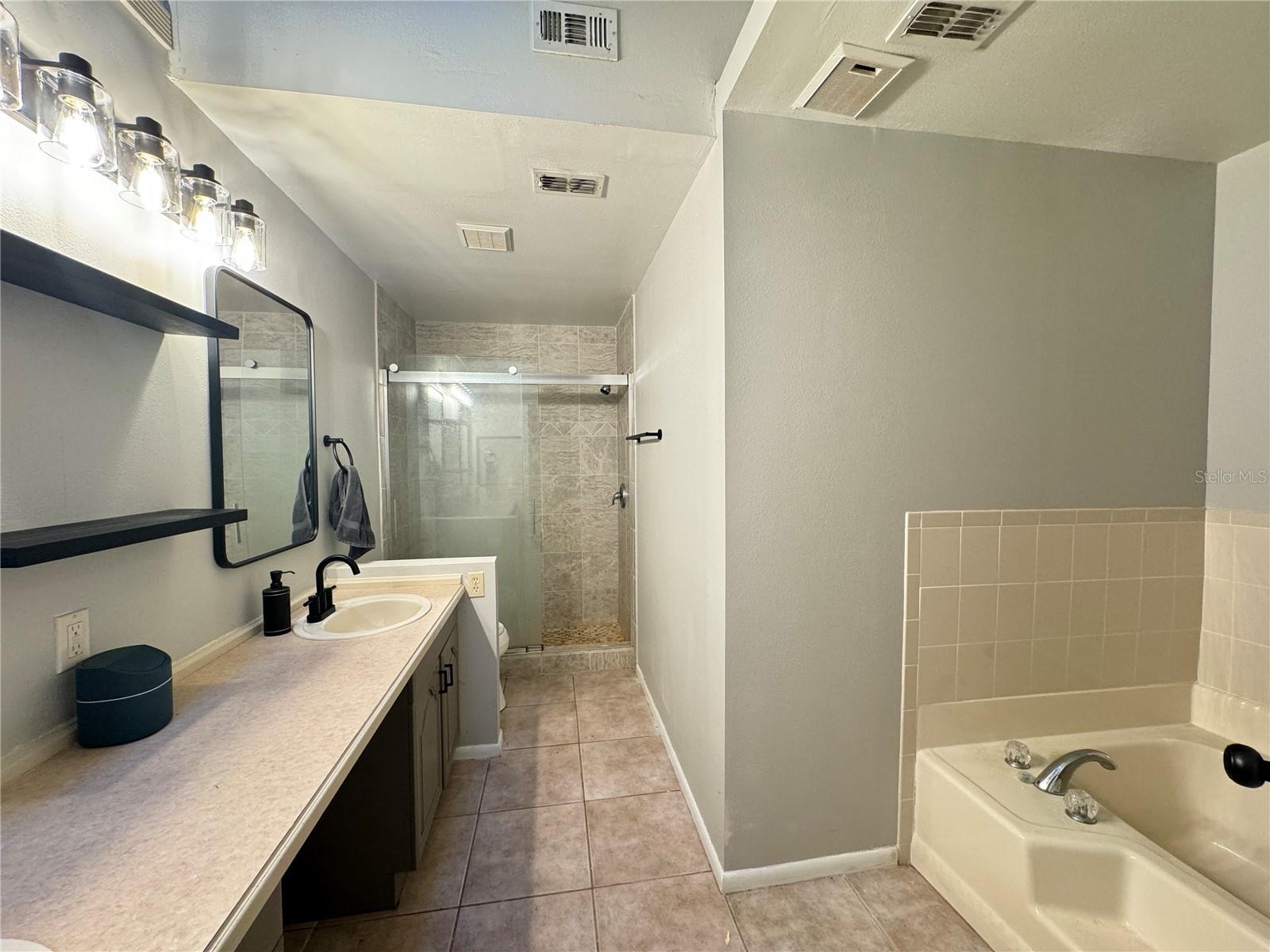 OAK HARBOUR SEC 3 A CONDO - Residential