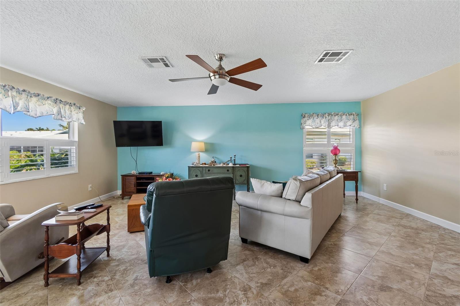 VILLAGE GREEN - Residential