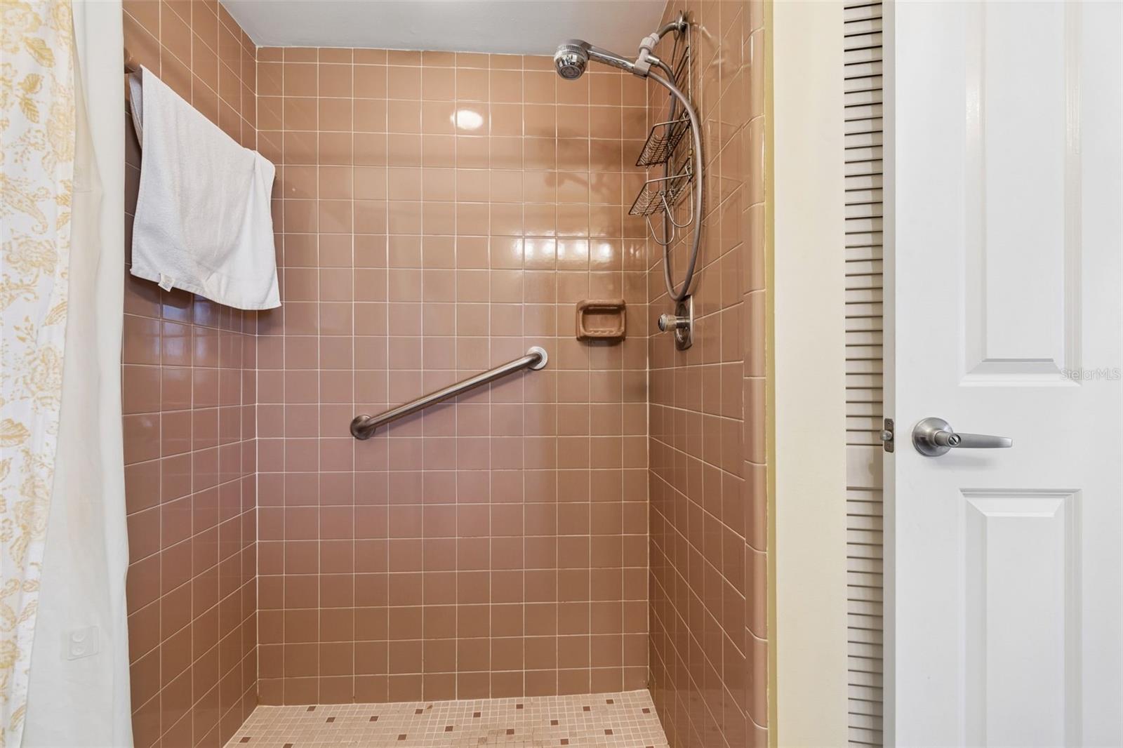 VILLAGE GREEN - Residential