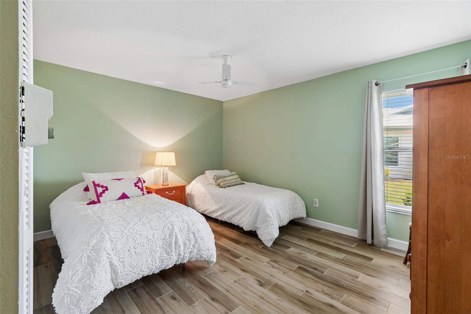 VILLAGE GREEN - Residential