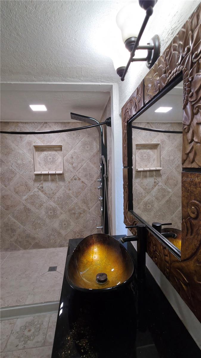 SHAWDOWLAWN 1ST ADD - Residential Lease