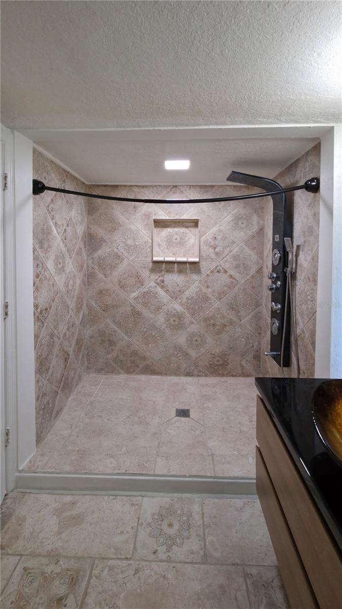 SHAWDOWLAWN 1ST ADD - Residential Lease