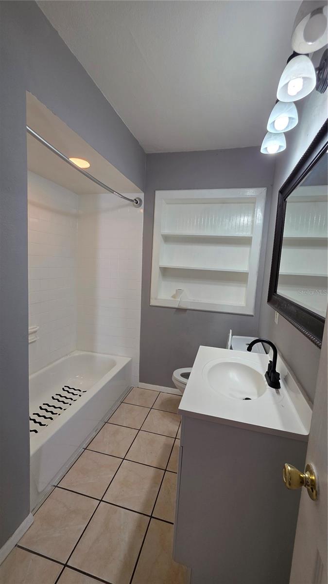 SHAWDOWLAWN 1ST ADD - Residential Lease