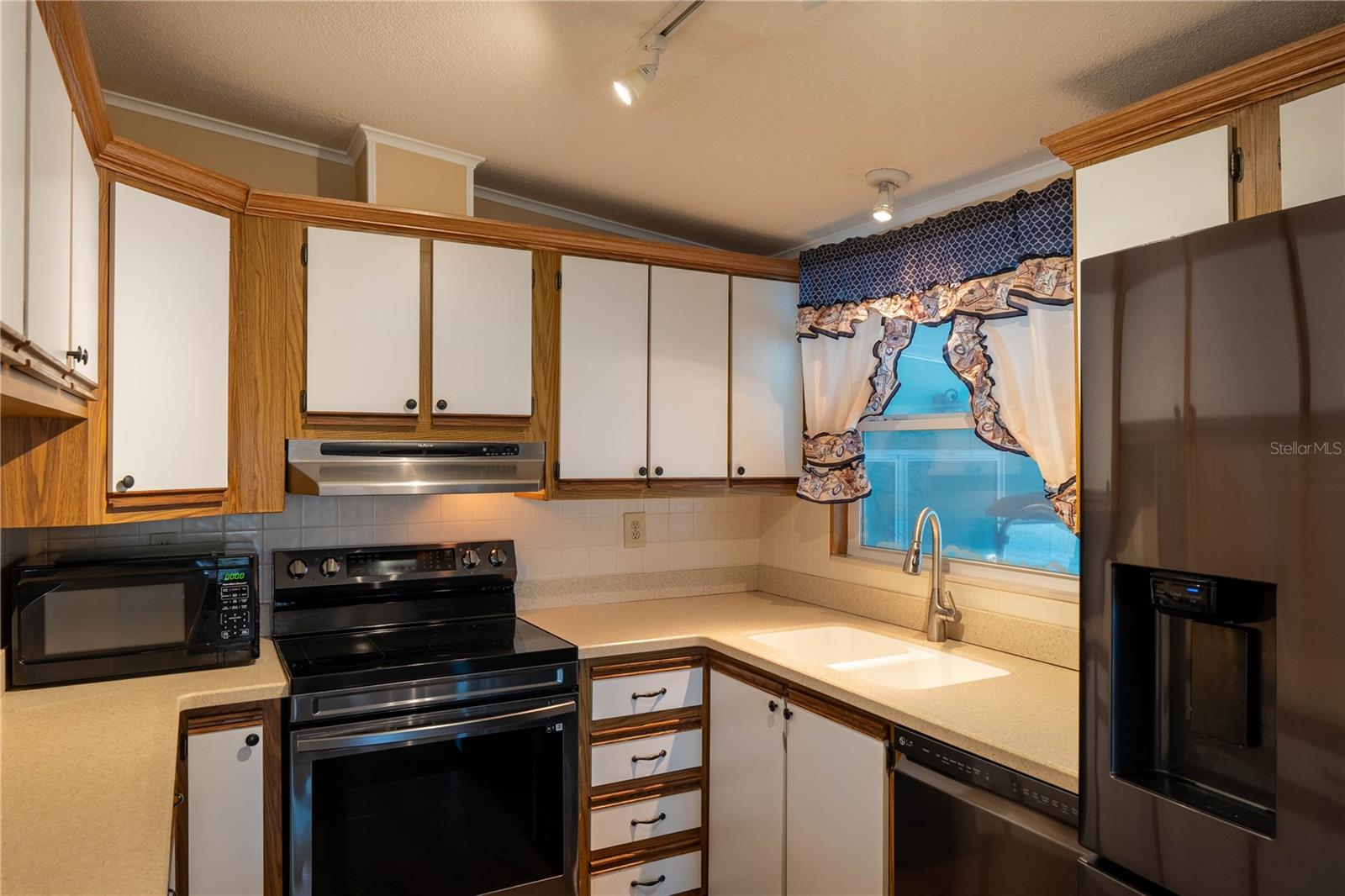 IMPERIAL LAKES ESTATES UNIT II - Residential