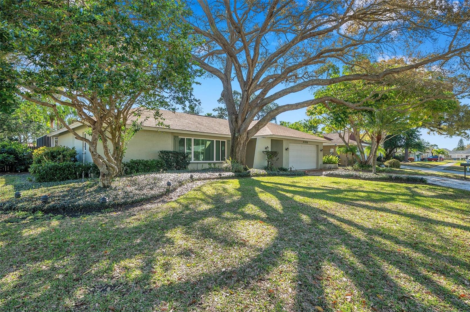 BARDMOOR GOLF VIEW ESTATE 4TH ADD - Residential