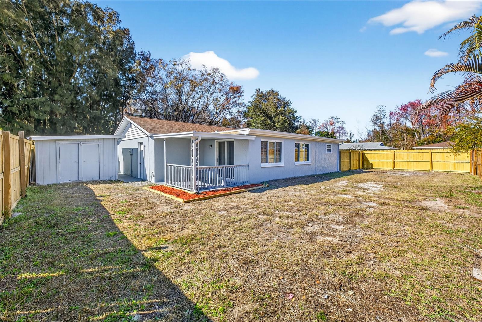 COLONIAL HILLS - Residential