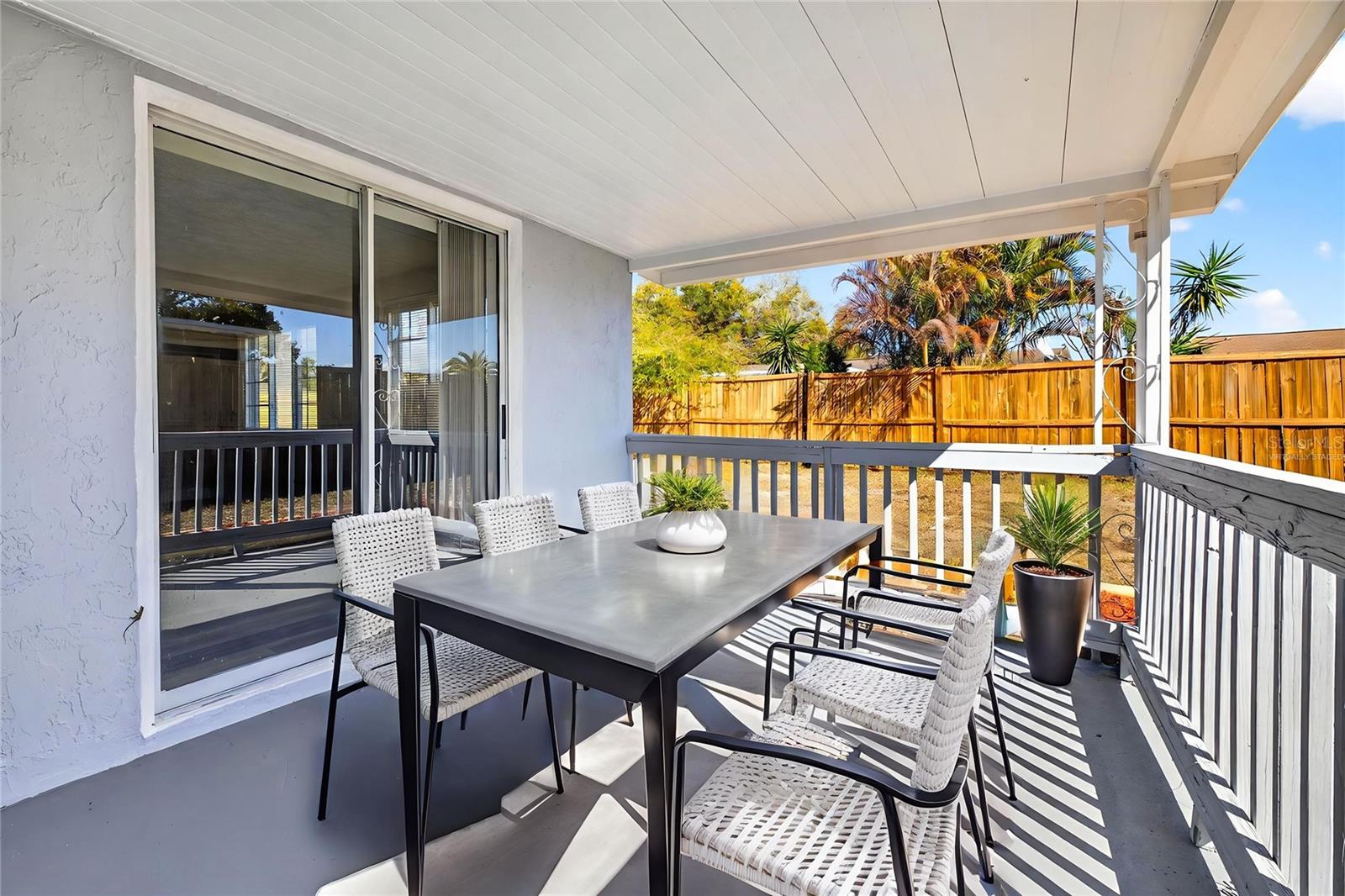 COLONIAL HILLS - Residential