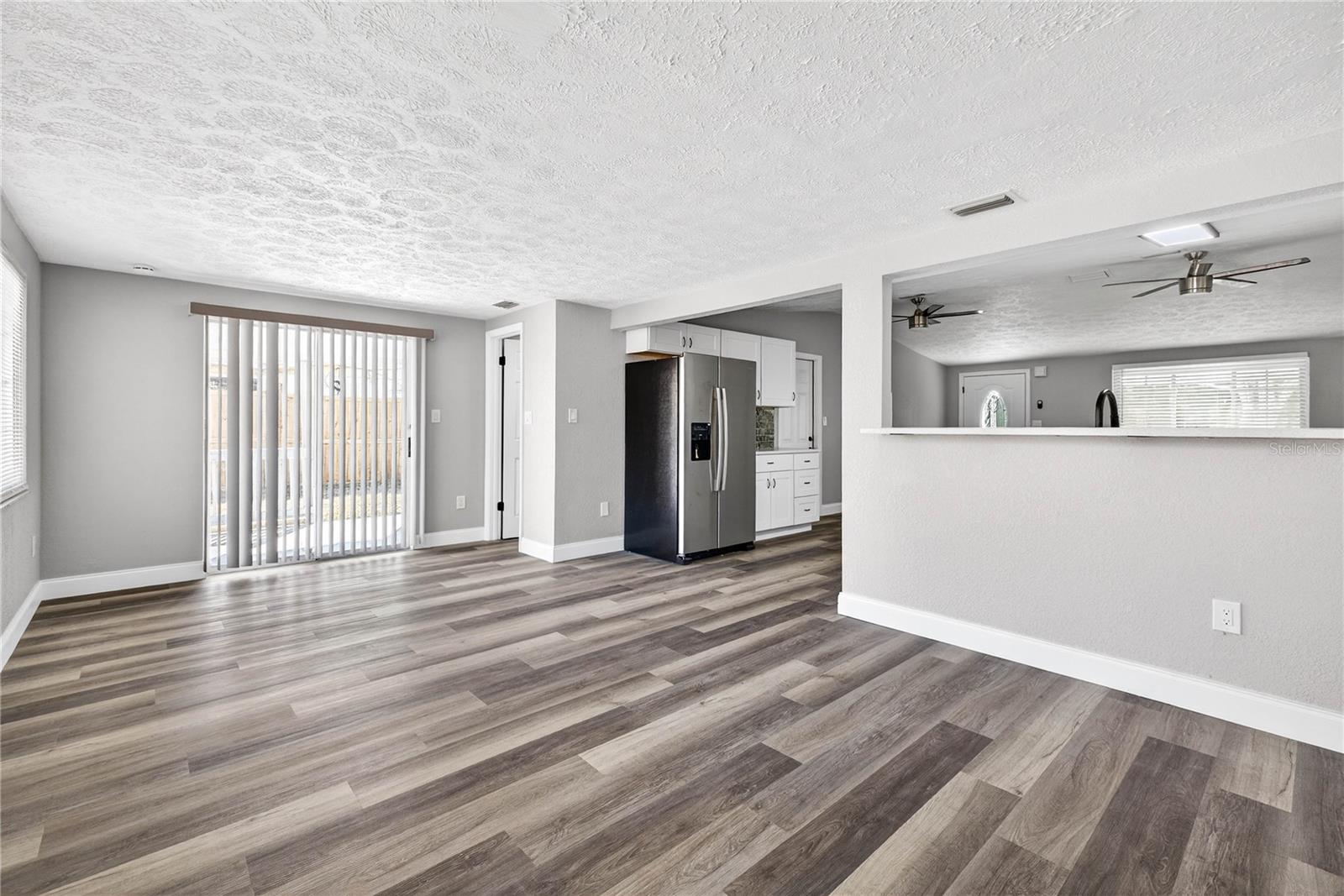 COLONIAL HILLS - Residential