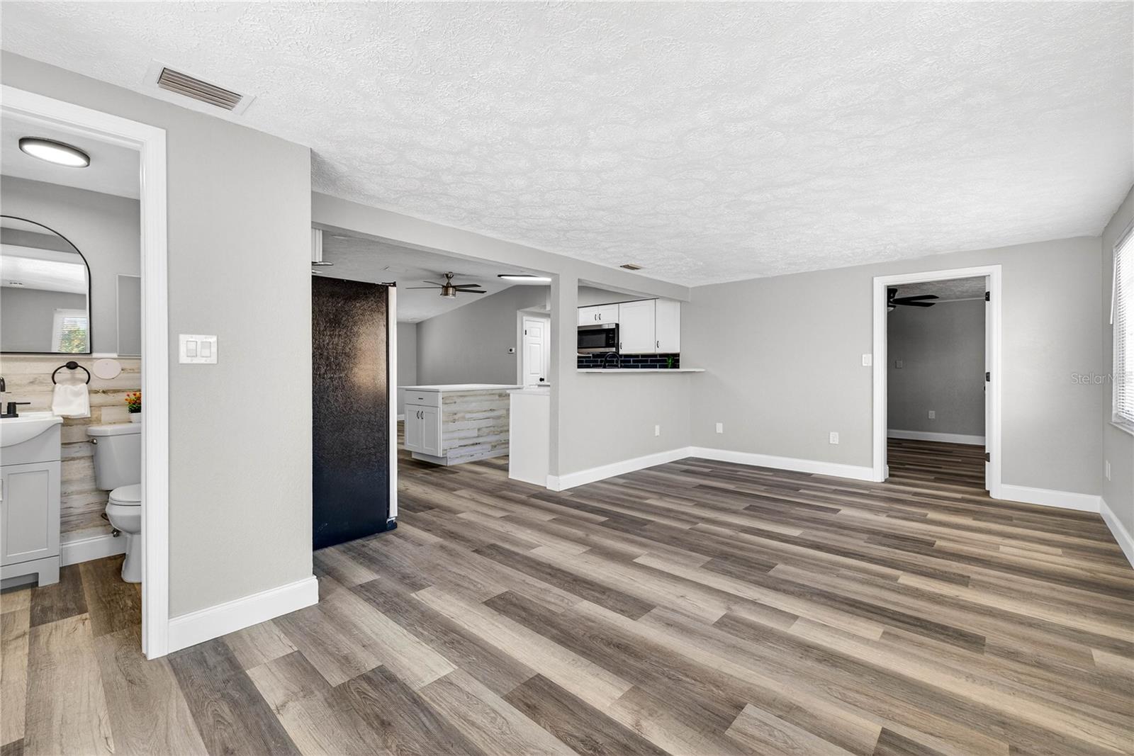 COLONIAL HILLS - Residential