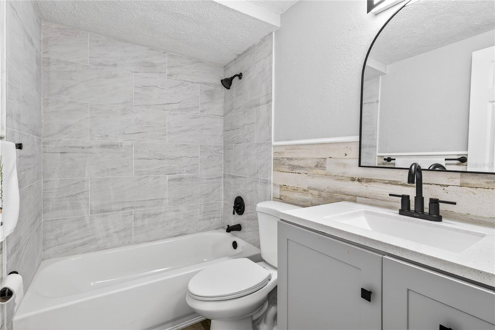 COLONIAL HILLS - Residential