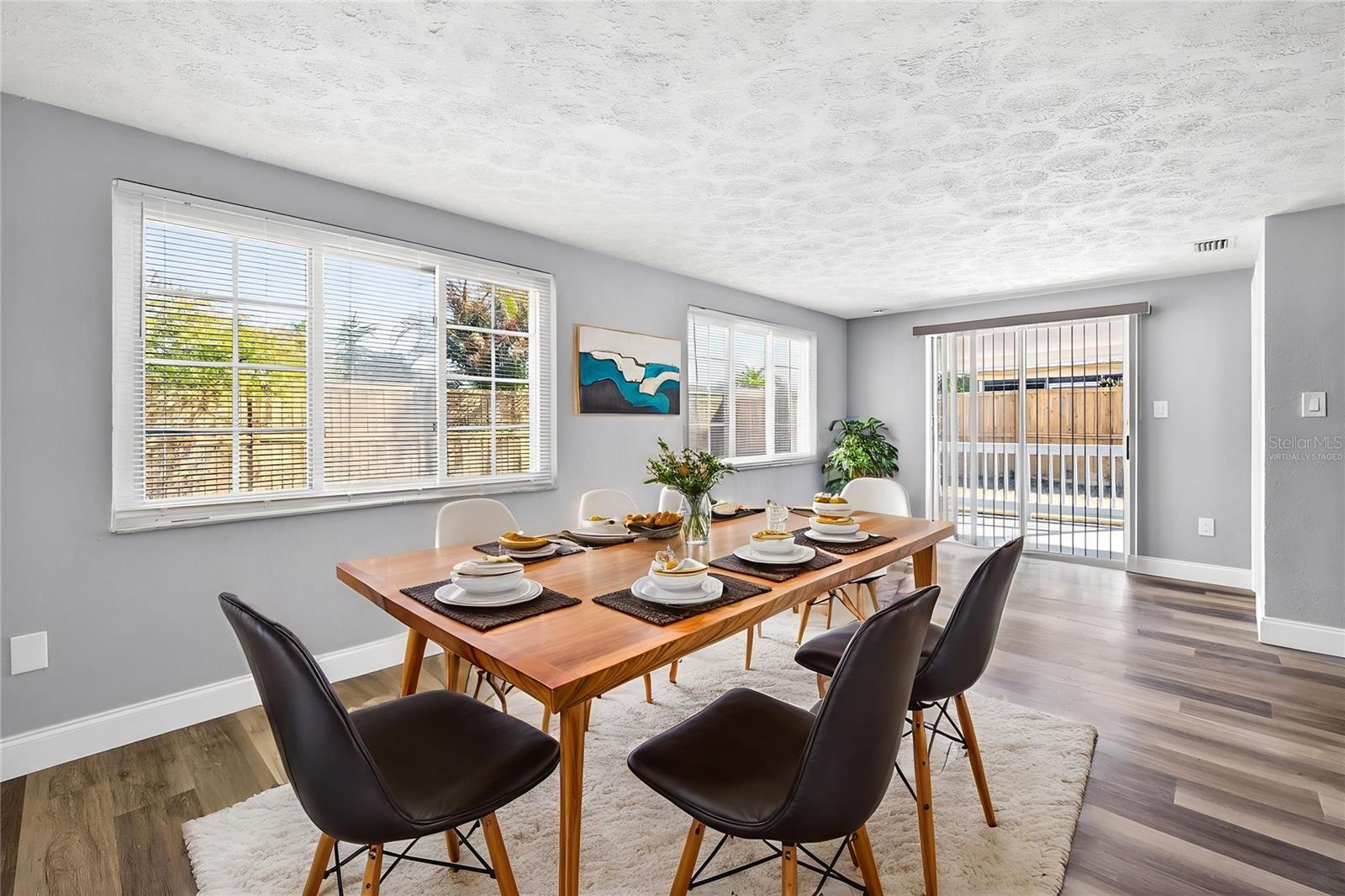 COLONIAL HILLS - Residential