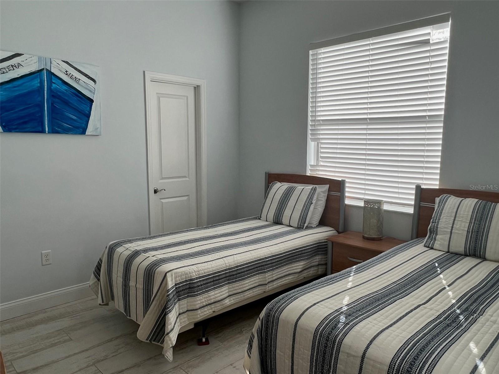 ROSELAWN - Residential Lease