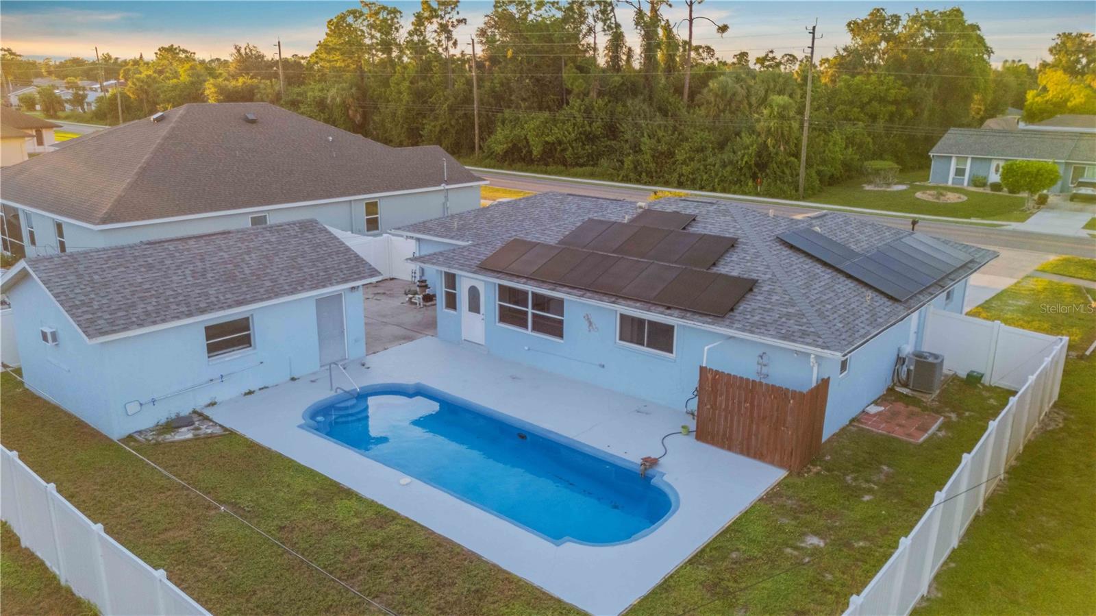 20439 PEACHLAND BOULEVARD