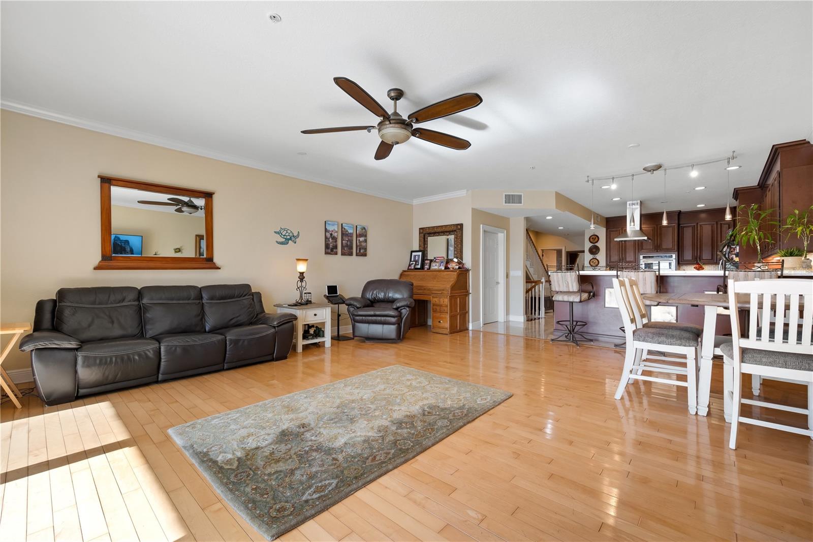 9923 MANATEE AVENUE W