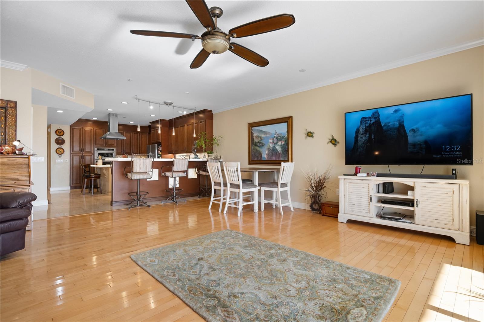 9923 MANATEE AVENUE W