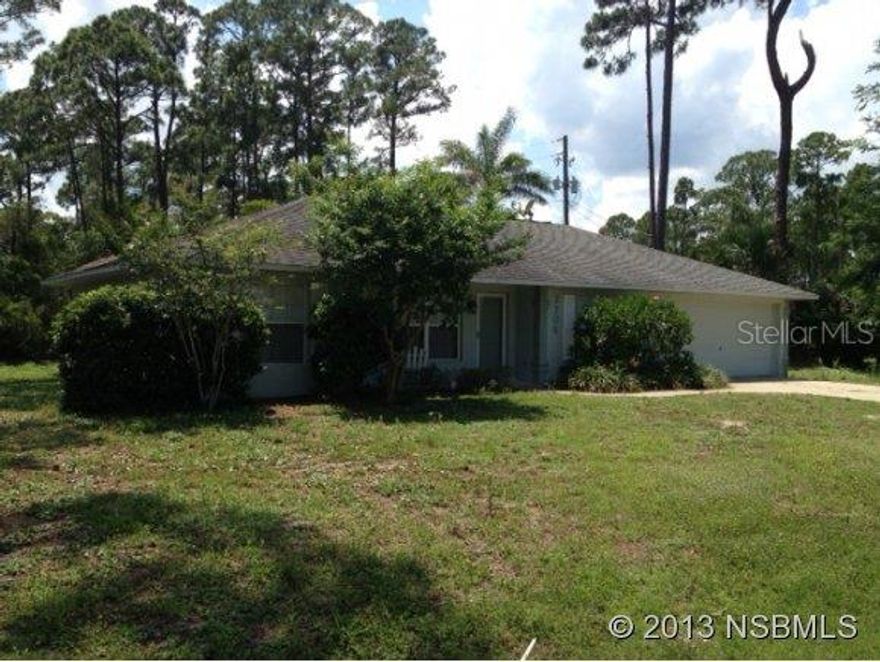 "PRE_FORECLOSURE" - Short Sale contracts subject to 3rd Party Approval. 2003 built 3 bed 2 bath 2 car garage concrete block home in need of a new owner. Home features a split bedroom floor plan, vaulted ceilings, walk-in closets, skylights and screened in porch. Also, there are no neighbors to the rear for those seeking a bit more privacy. ;Water: City