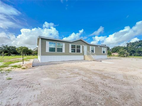 A home in LAKE WALES