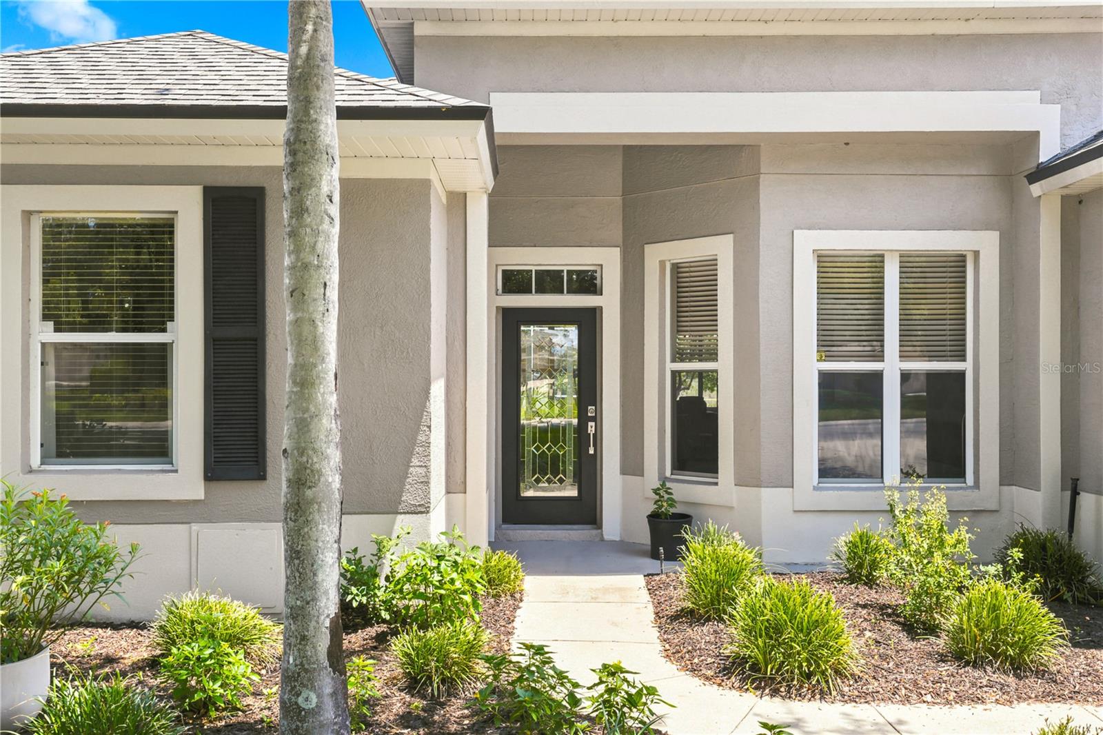 678 LAKEWORTH CIRCLE
