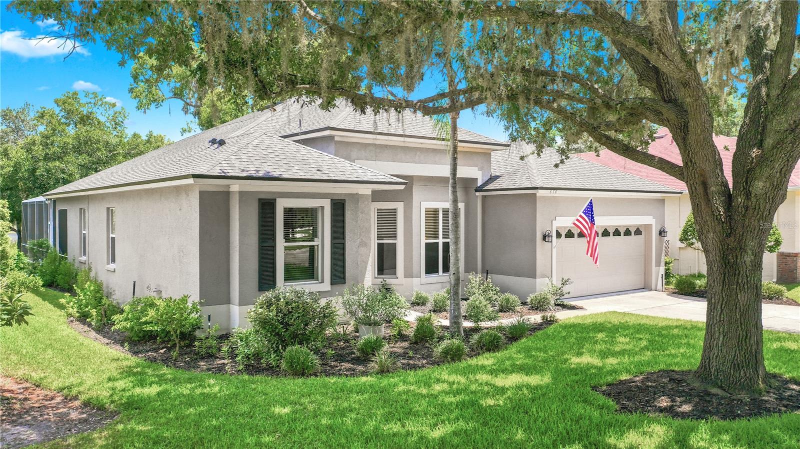 678 LAKEWORTH CIRCLE