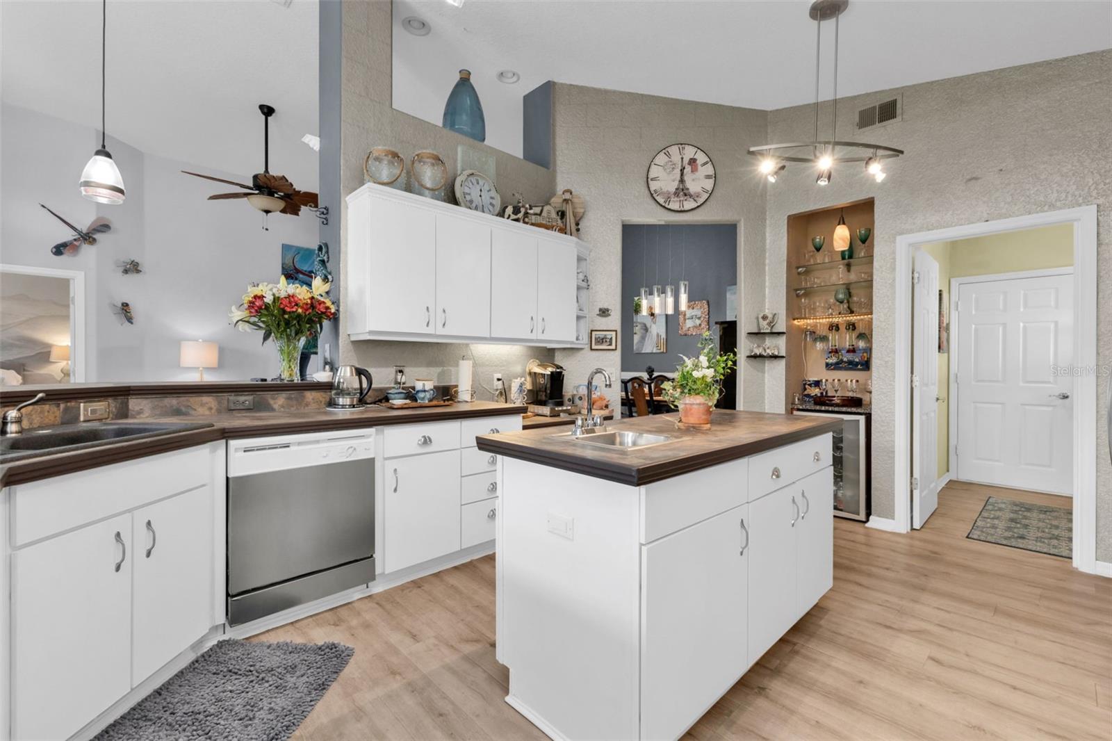 KINGS GATE PH 02 - Residential