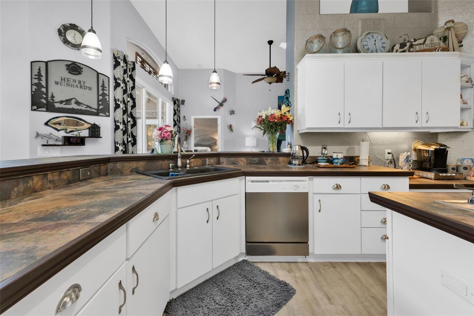 KINGS GATE PH 02 - Residential