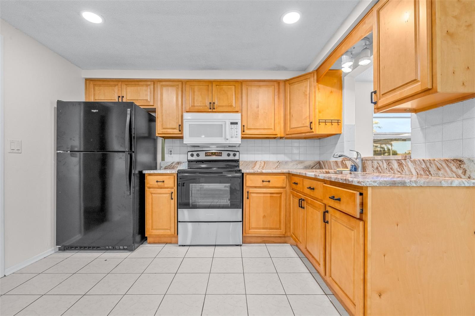 TAHITIAN HOMES - Residential