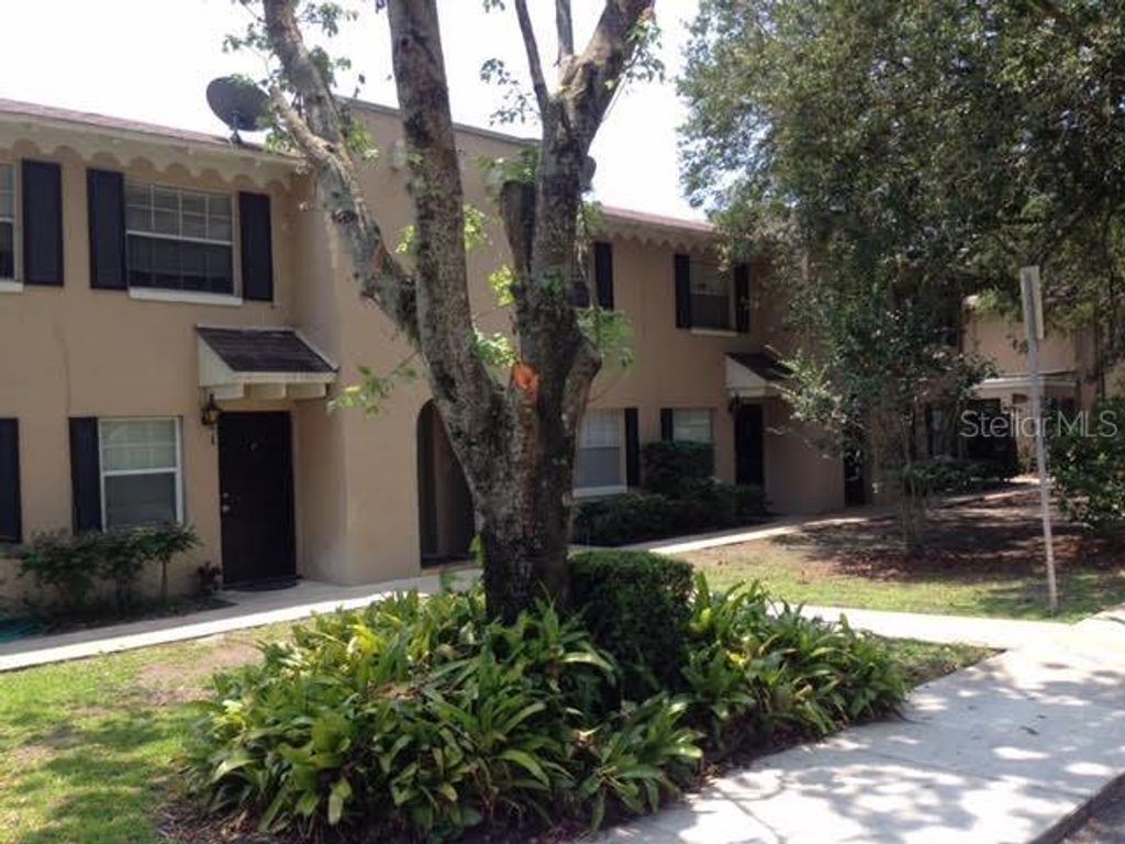 Photo of 1000 W Par Street #12, Orlando, FL 32804 (MLS # O6380194)