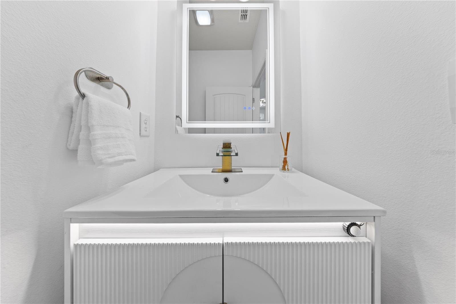 LAKE APOPKA SOUND - Residential