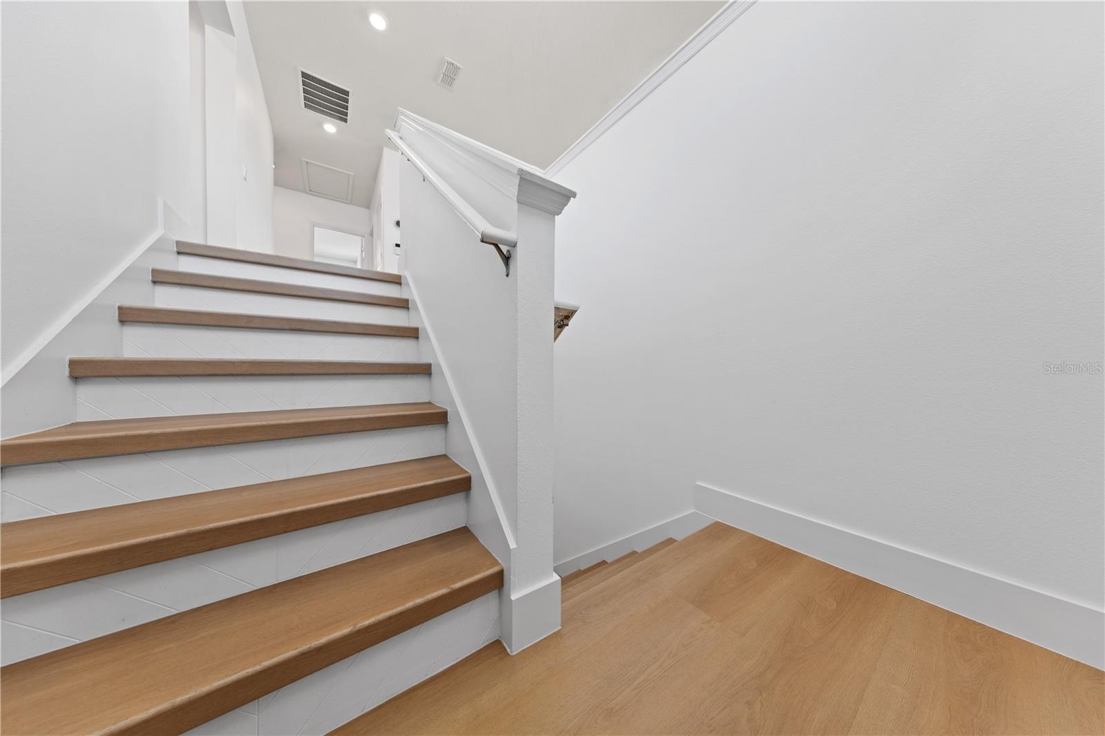 LAKE APOPKA SOUND - Residential