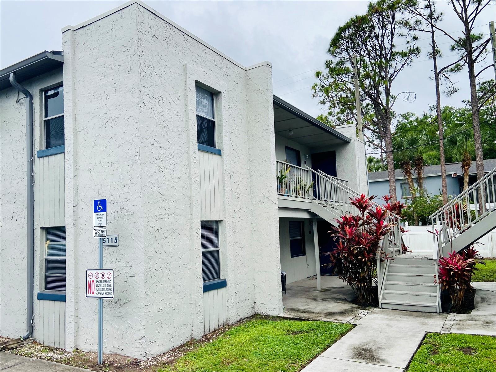 MOVE-IN SPECIAL! For approved applicants that move-in prior to September 19th, receive a credit off your next month of rent! Call Innovative Realty for details.
This one-bedroom, one-bath apartment is located in Henley Park Apartments, a small community located off Curry Ford Road near the Hourglass District. This apartment offers an open living space. The kitchen overlooks the living area and contains a refrigerator, range, range hood, and plenty of cabinet space. Off to the side of the main living area is the master bedroom. The master is spacious, has a large walk in closet, and an en-suite bath. The bath has a shower/tub combo and storage space. Water and trash service are included in the rental amount. Henley Park features on-site laundry, ample parking, its own bus stop, and a central location.
The community is 10 minutes from downtown Orlando, 10 minutes from Orlando Regional Medical Center, and 15 minutes to the Orlando International Airport. Interstate 4, the 408 East-West Expressway, and South Semoran Boulevard are all nearby. There is an abundance of great dining up and down Curry Ford Road including Pizza Bruno, Zaza Cuban Comfort Food, Hourglass Brewery, Foxtail Coffee, F&D Woodfired Italian Kitchen, and the Michelin Award-winning Papa Llama. Publix and Winn-Dixie are around the corner along with several parks such as Demetree Park, Park of the Americas, and Lake Underhill Park. Call today to schedule a viewing of this apartment!