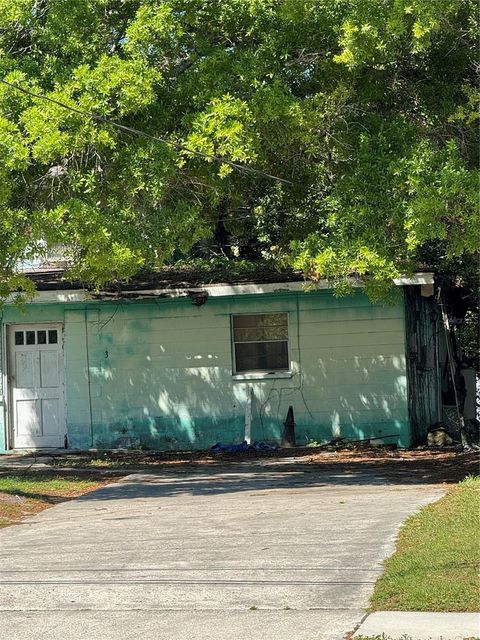 A home in LAKELAND