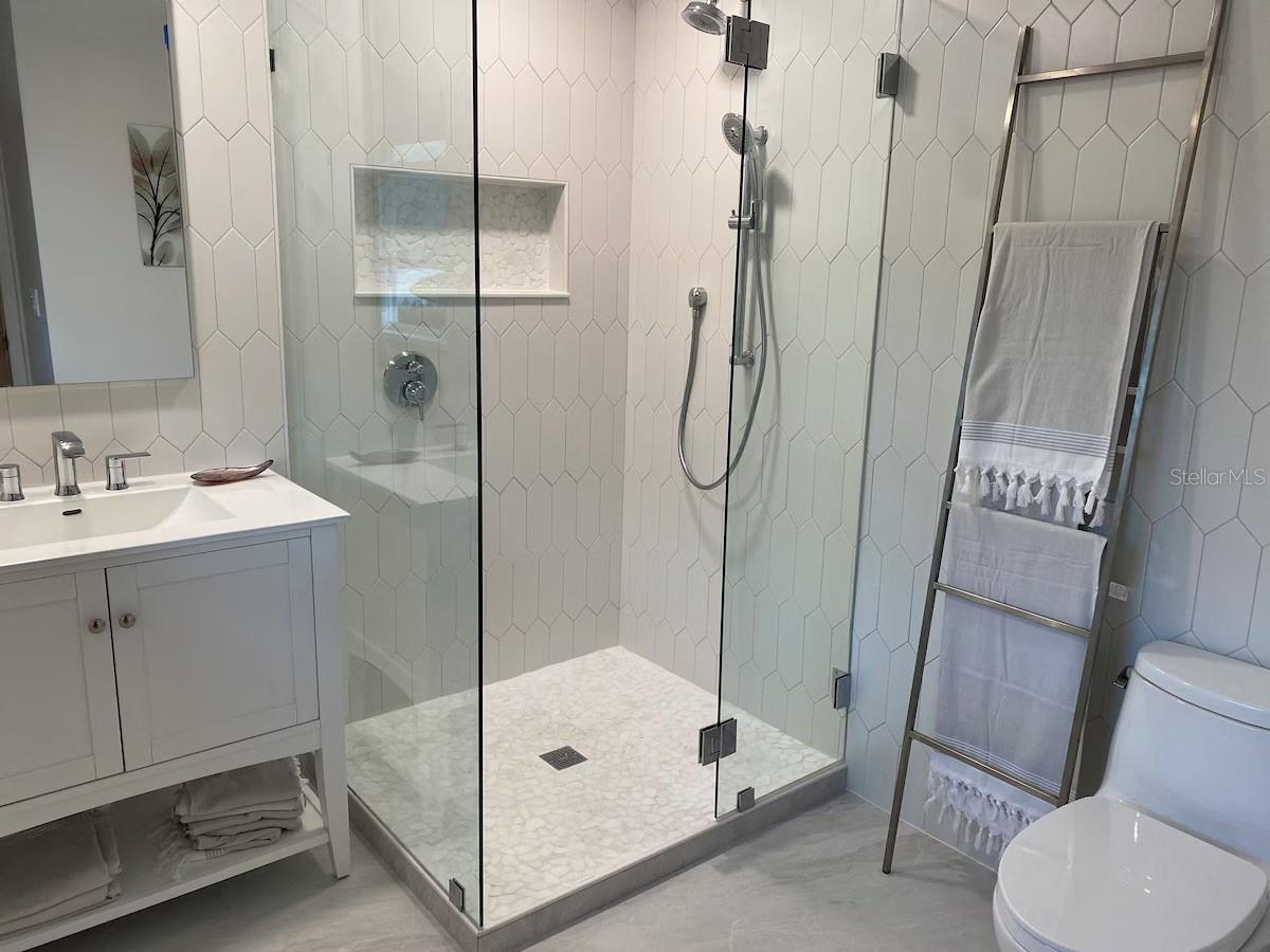 SIESTA ISLES - Residential