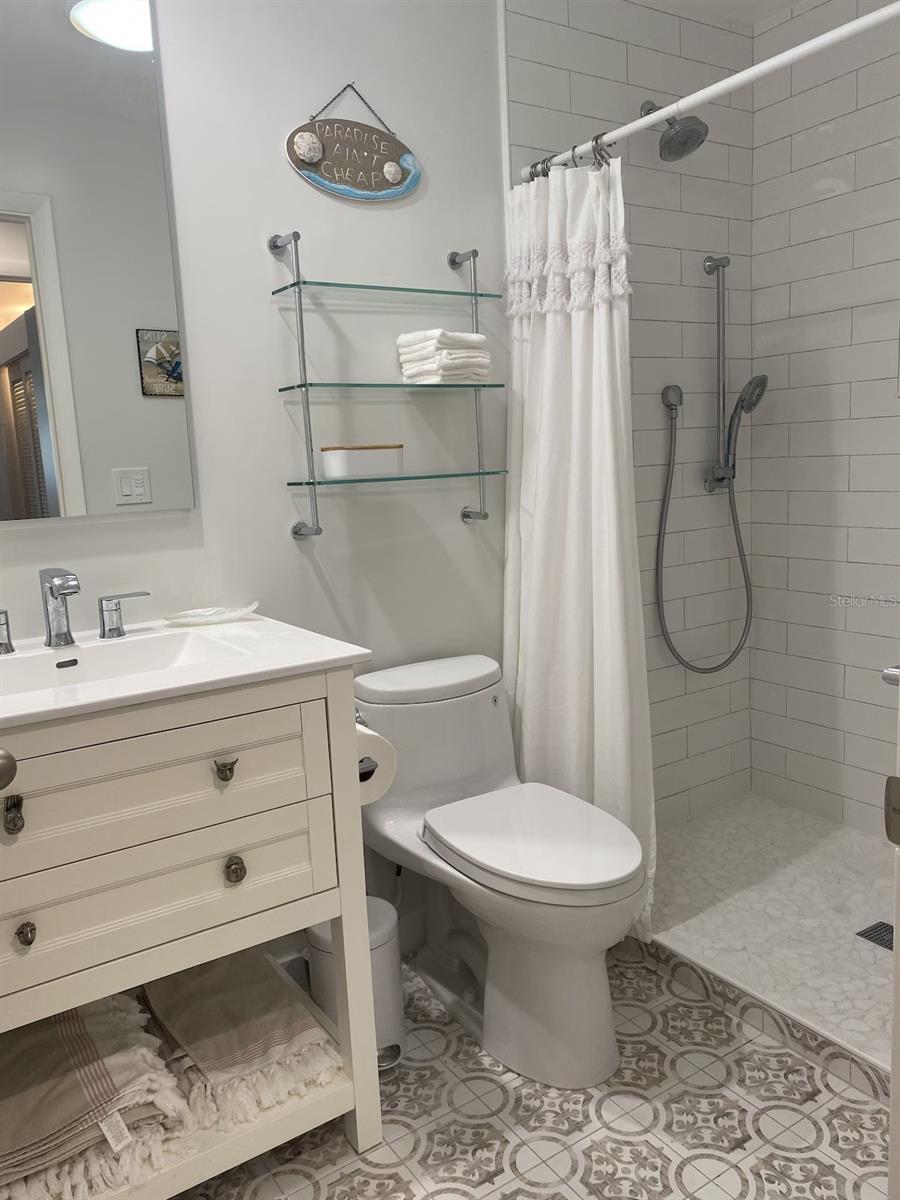 SIESTA ISLES - Residential