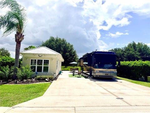 Photo of 9581 SE 49th Terrace, Webster, FL 33597 (MLS # G5118470)