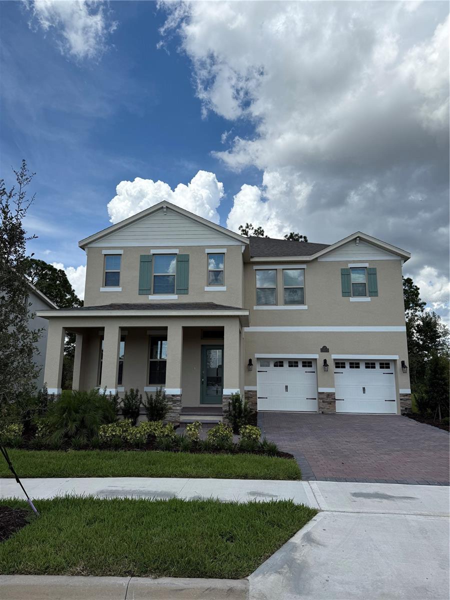 Brand new home for rent in Waterleigh community! This spectacular two-story property, built entirely of concrete, offers four spacious bedrooms and three and a half bathrooms, ideal for families seeking comfort, elegance, and functionality. Upon entering, you'll be greeted by a charming porch and a foyer that leads to a formal dining room that can be customized to your needs. The gourmet-style kitchen is equipped with stainless steel appliances, a center island with an integrated sink, a dishwasher, and a walk-in pantry. The social area combines an informal dining area, a family room, and access to a beautiful lanai, perfect for enjoying the outdoors. The master bedroom is located downstairs with a private bathroom, double sinks, a soaking tub, a separate shower, and a spacious walk-in closet. Upstairs, you'll find a comfortable loft and three bedrooms, one with an ensuite bathroom and the other two with a shared bathroom. Smart technology is included to control your home from your mobile device!
Schedule your appointment today and discover your new home!