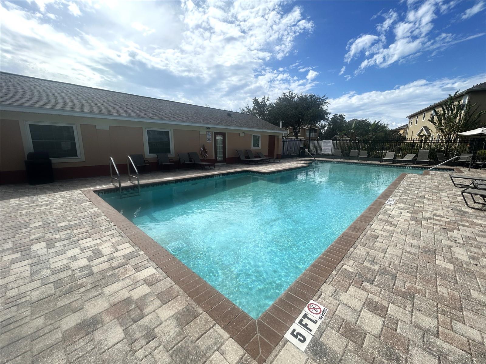 EAGLE PALM PH II - Residential Lease