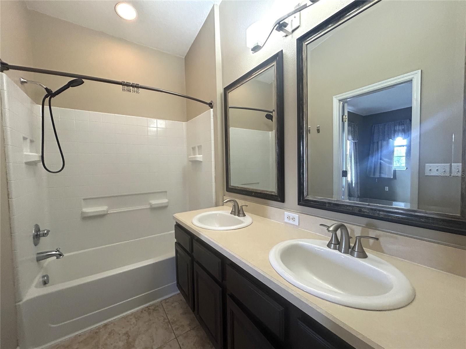 EAGLE PALM PH II - Residential Lease