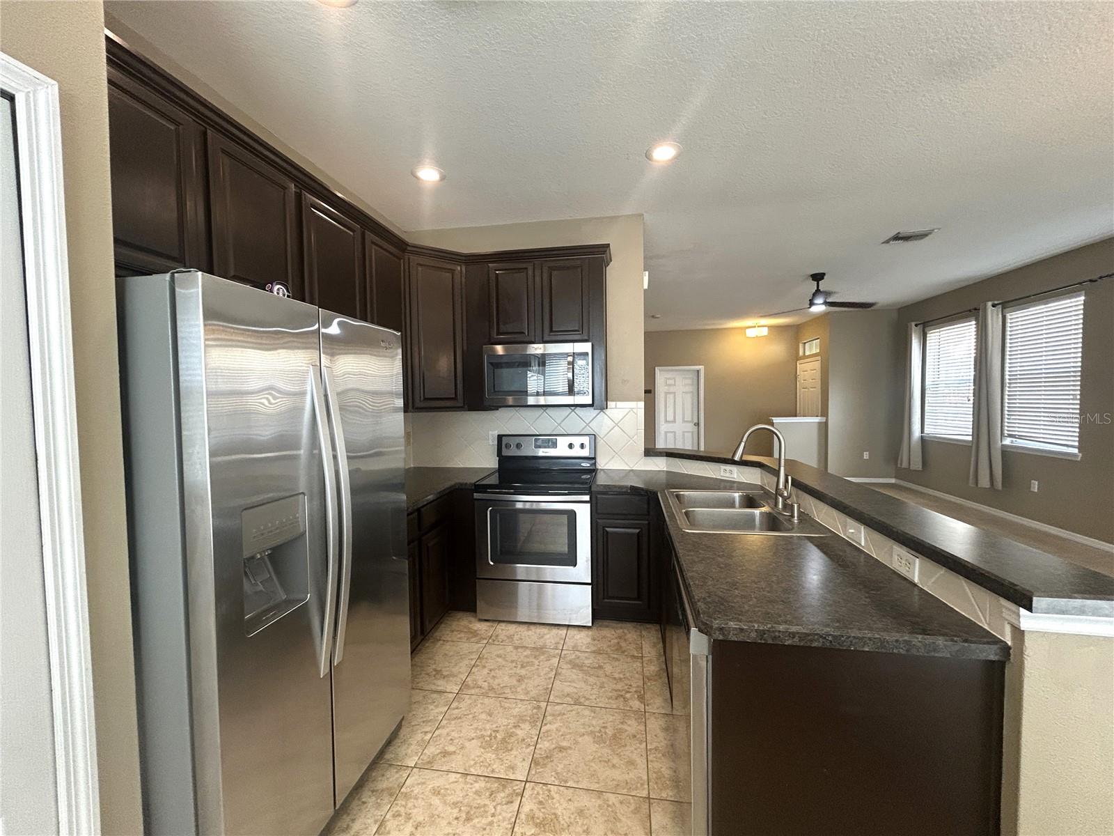 EAGLE PALM PH II - Residential Lease