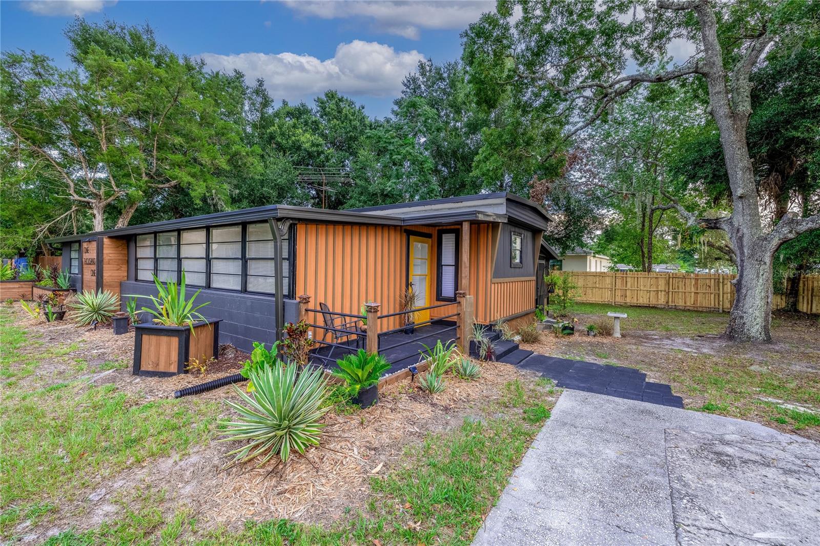 Photo 5 of 40 of 1001 CAMELIA DRIVE mobile home