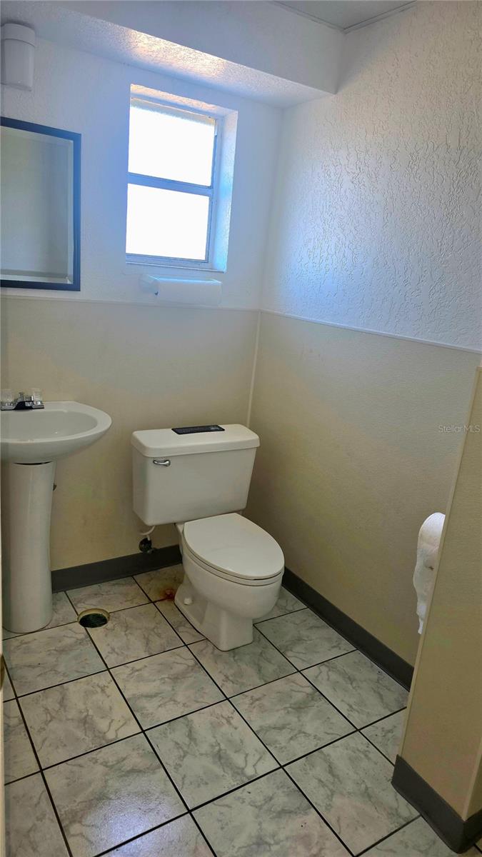 VENICE EDGEWOOD SEC OF - Commercial Lease