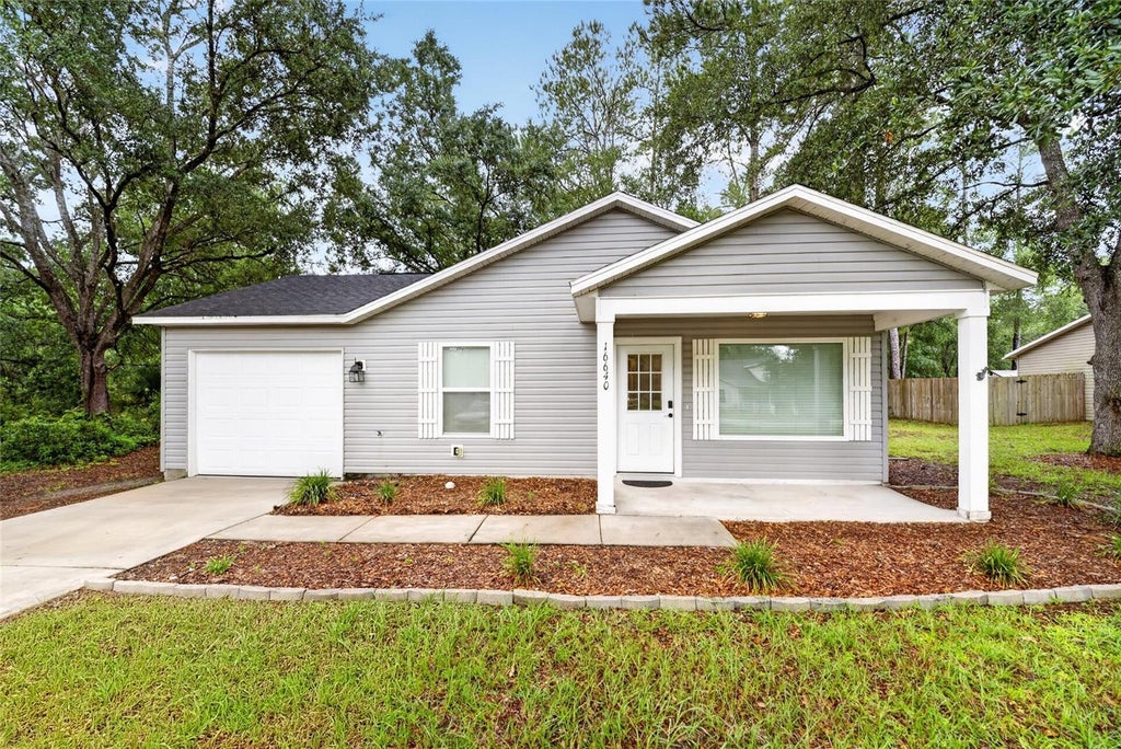 Photo of 16640 SE 59th Place, Ocklawaha, FL 32179 (MLS # OM728986)