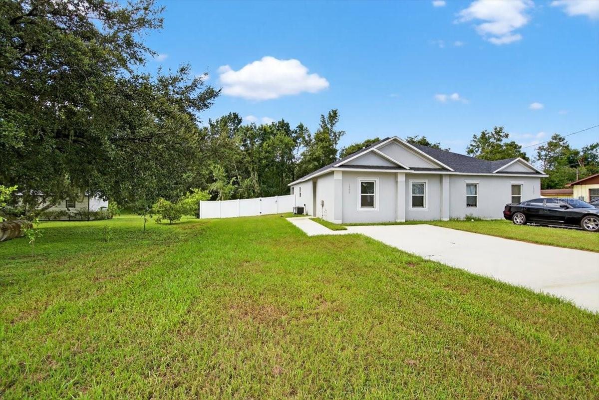 This is a fantastic Opportunity to purchase this 2022 2022-built duplex with future rental income.
One Side already has an established Tenant, the other side could be rented or owner-occupied.
The home has a Great big lot with a Private backyard, and the inside is Open with stainless steel appliances and great light.
Long Driveways and separate entryways to each unit!