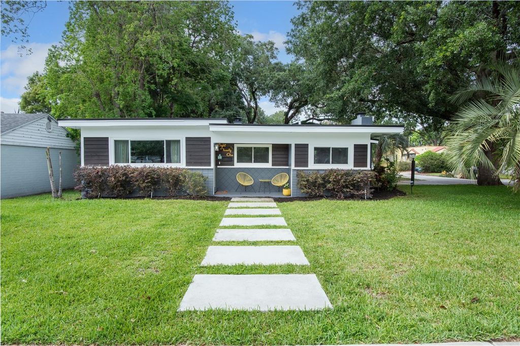 Photo of 821 Briercliff Drive, Orlando, FL 32806 (MLS # O6404630)